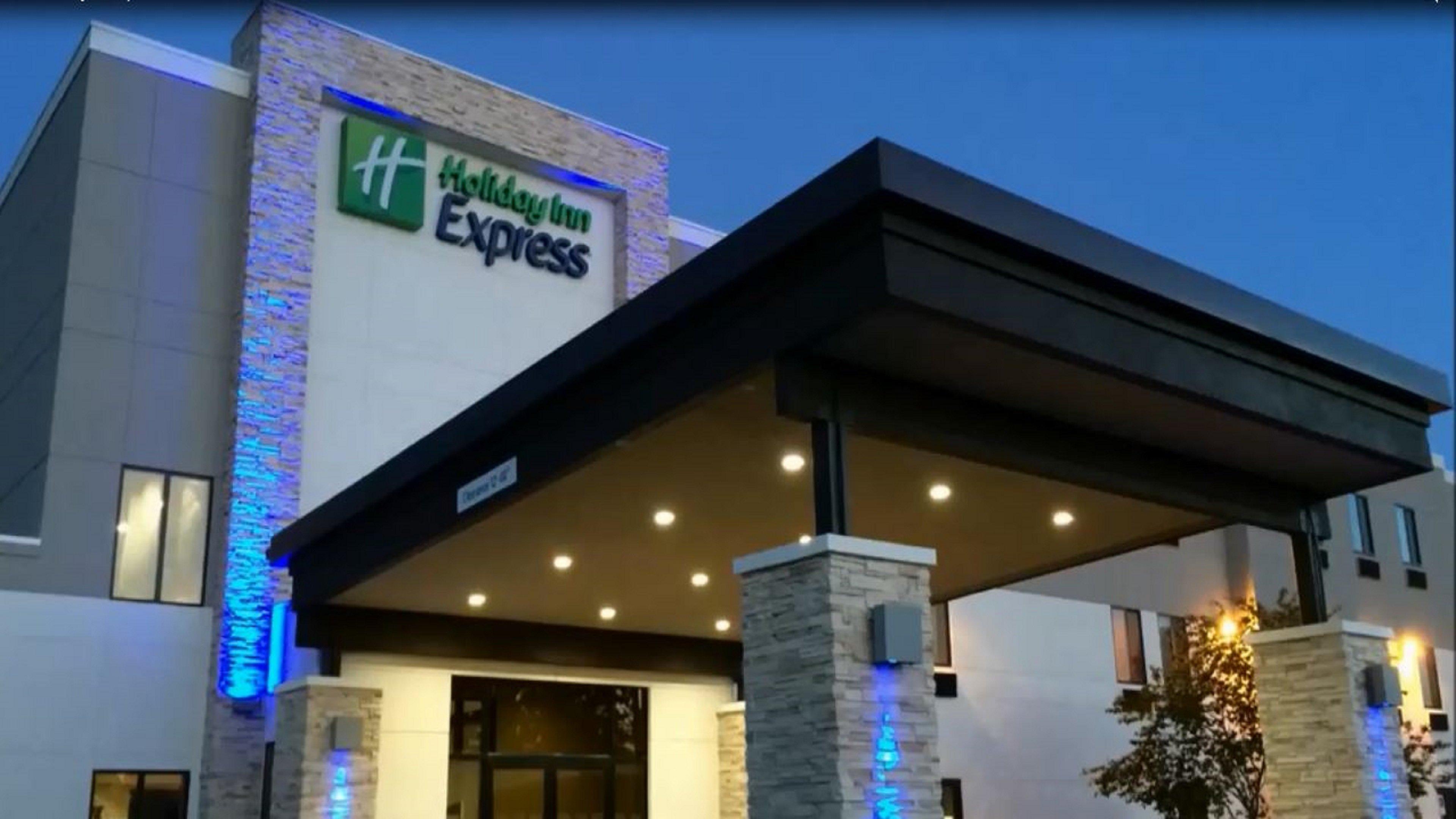 Holiday Inn Express & Suites - Oklahoma City Airport By Ihg Exterior photo